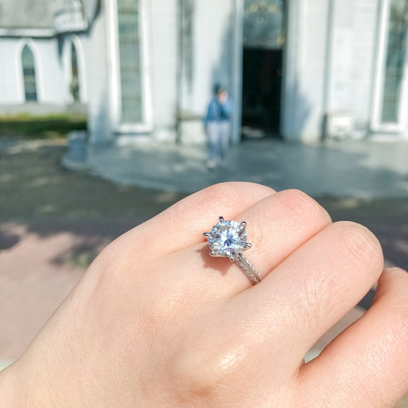 6-PRONG ROUND CUT MOISSANITE ENGAGEMENT RING (3 Carat)