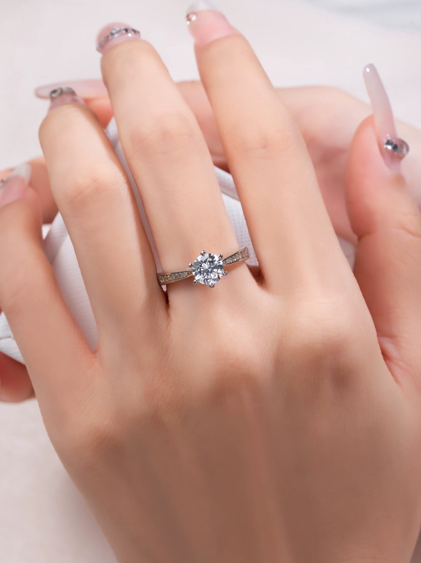 CLASSIC ROUND CUT SOLITAIRE MOISSANITE ENGAGEMENT RING