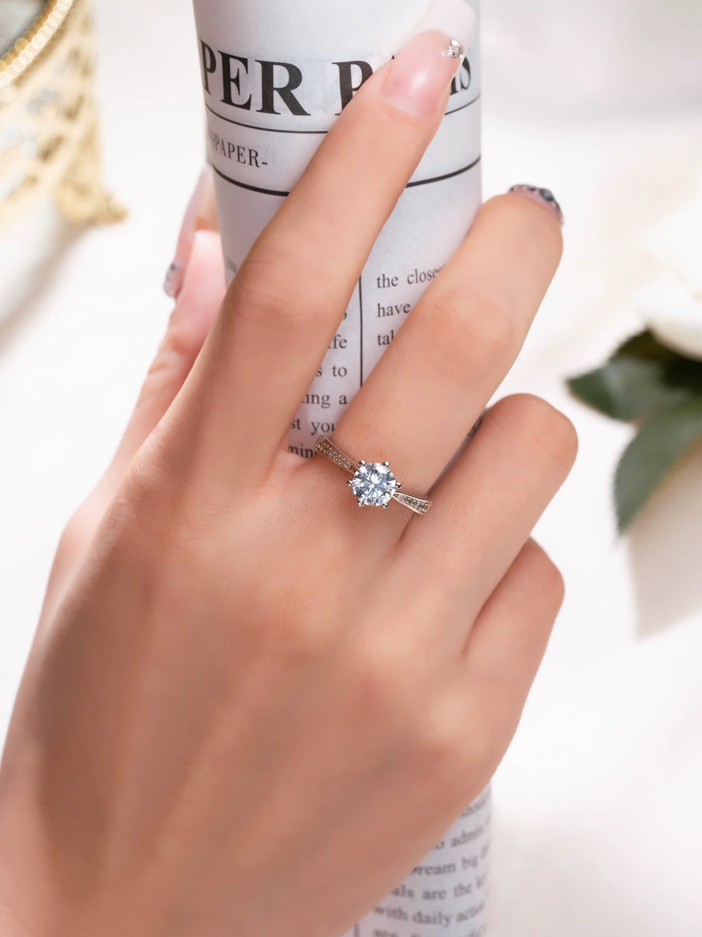 CLASSIC ROUND CUT SOLITAIRE MOISSANITE ENGAGEMENT RING