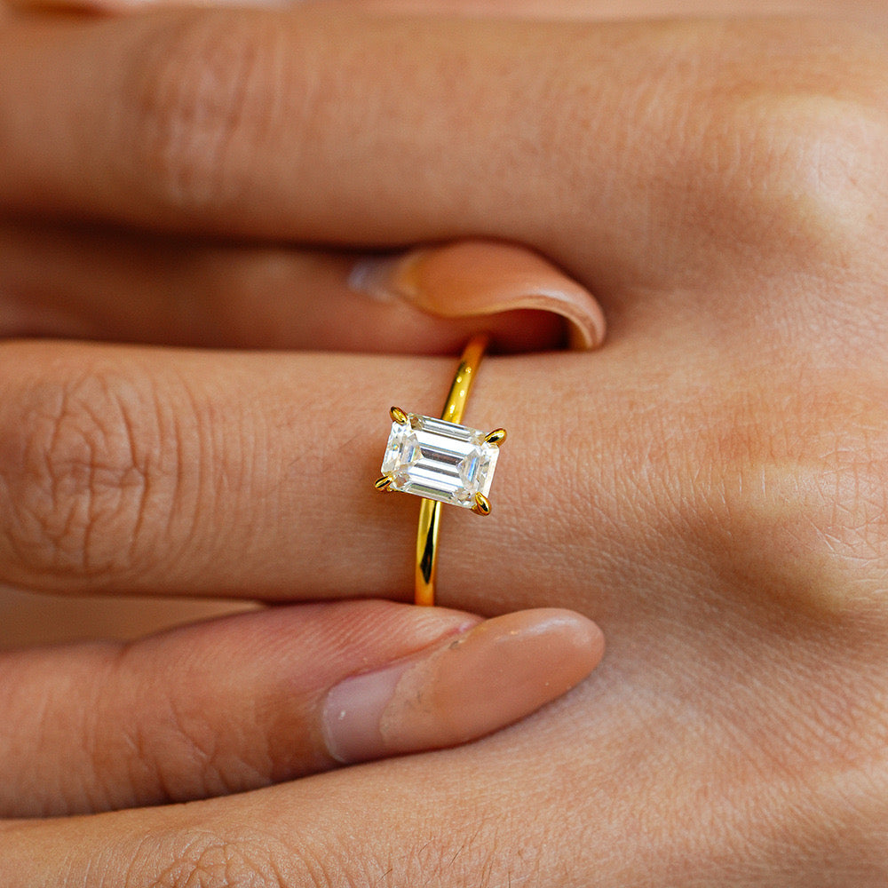 EMERALD CUT SOLITAIRE MOISSANITE ENGAGEMENT RING (1 Carat)