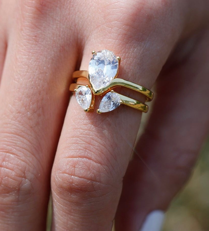 PEAR CUT MOISSANITE CLUSTER ENGAGEMENT RING SET (1.75 Carat)