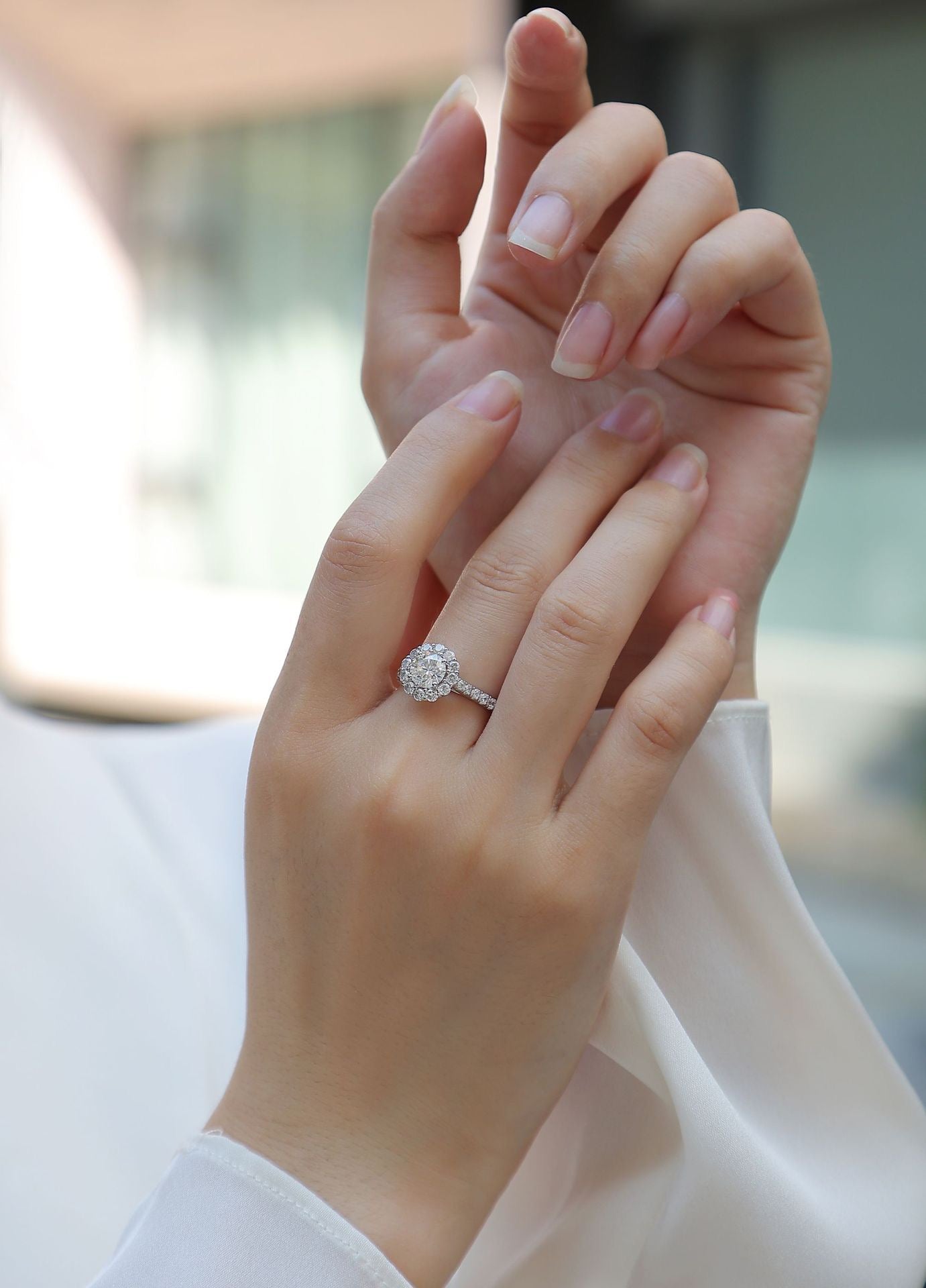 ROUND CUT SUNFLOWER MOISSANITE ENGAGEMENT RING (1 Carat)