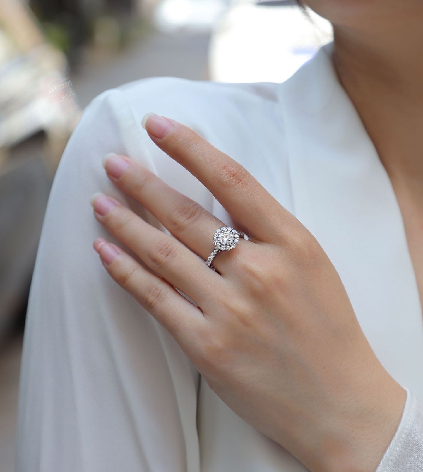 ROUND CUT SUNFLOWER MOISSANITE ENGAGEMENT RING (1 Carat)