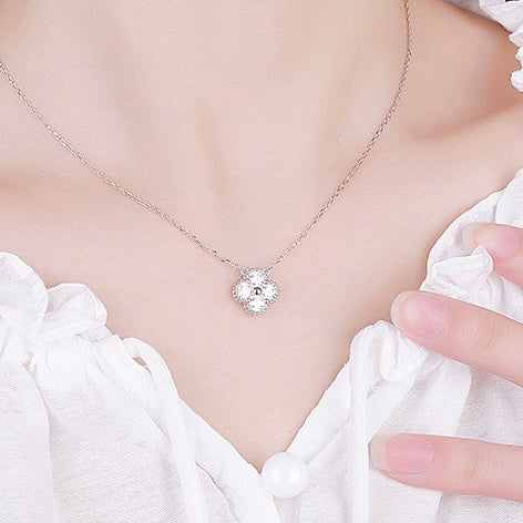 The Clover Necklace