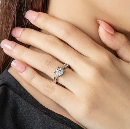 CLASSIC ROUND CUT MOISSANITE ENGAGEMENT RING (0.5 Carat)