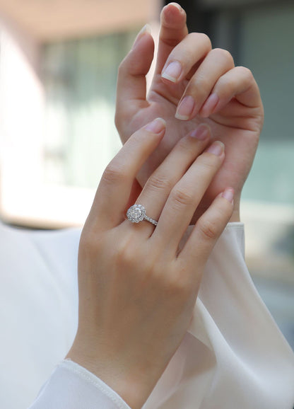ROUND CUT SUNFLOWER MOISSANITE ENGAGEMENT RING (1 Carat)